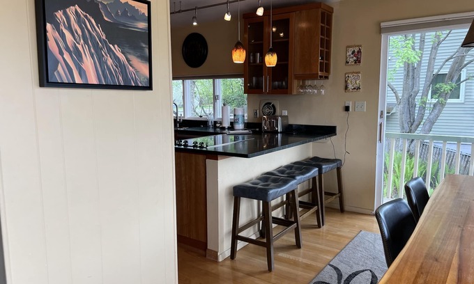 South Addition House | Gorgeous Downtown 3 Bed 2 bath Home & Sauna Walking distance downtown Anchorage