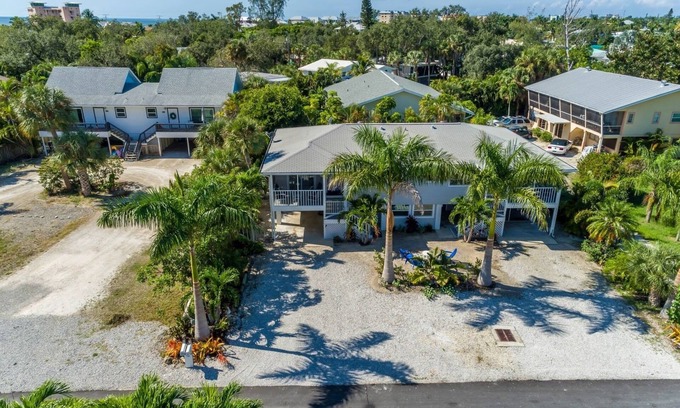 Fort Myers Beach Apartment | Gorgeous, Fresh Florida, Coastal Renovation Manor, Steps to the Beach!