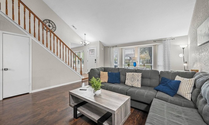 Garland House | Gorgeous Garland 3BR Getaway
