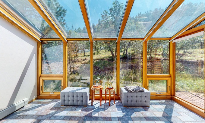 Aspen Springs Cabin | Gorgeous getaway with deck, sun room, fireplace, washer/dryer, & WiFi