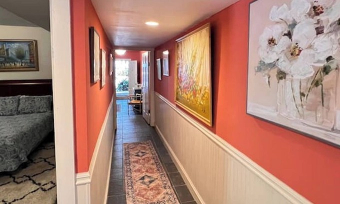 Historic Downtown Savannah Apartment | Gorgeous Ground-Level Getaway