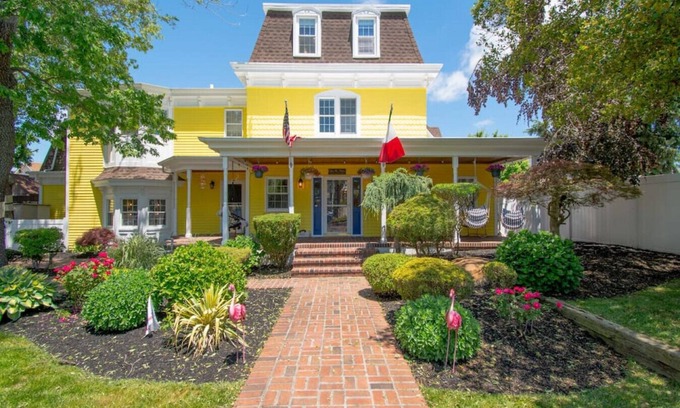 Wildwood House | Gorgeous historic Victorian with 8 bedroom/4 baths