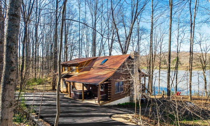 Logan Cabin | Gorgeous Hocking Hills Lake Front Cabin Right On Lake Logan - Near All The Sites