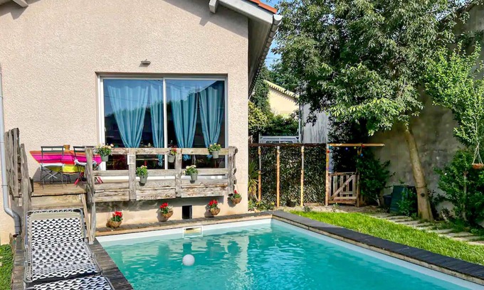 Bourg-les-Valence House | Gorgeous home in Bourg les Valence