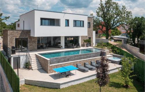 Groznjan House | Gorgeous Home In Buje With Kitchen