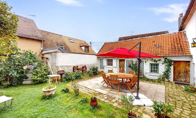 Chessy House | Gorgeous home in Chessy with WiFi