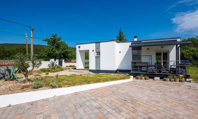 Trgetari House | Gorgeous home in Koromacno with WiFi