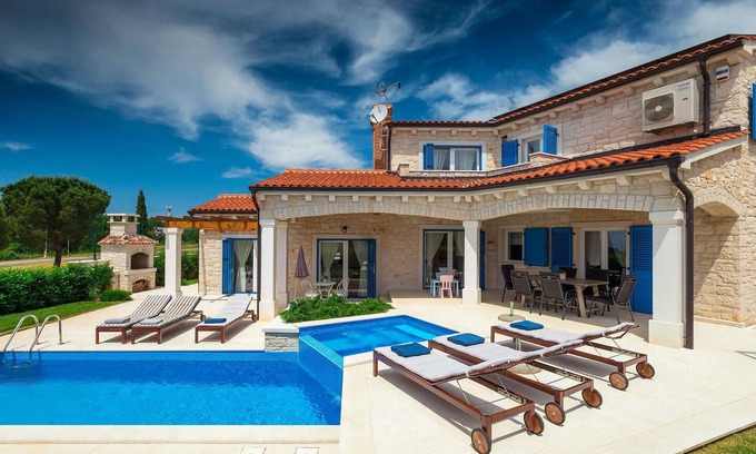 Tar-Vabriga House | Gorgeous home in Porec with sauna