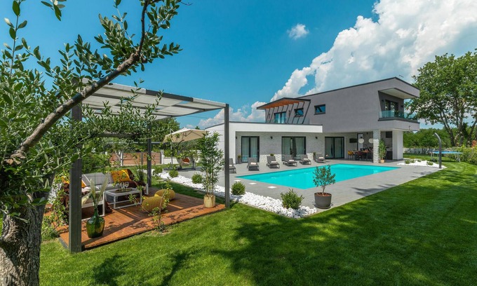 Municipality of Zminj House | Gorgeous home in Sivati