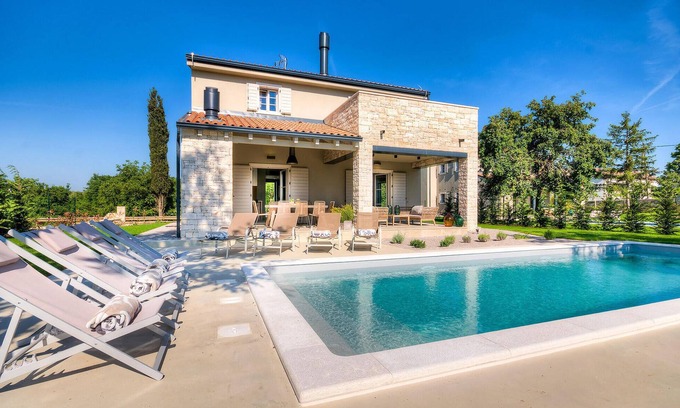 Municipality of Zminj House | Gorgeous home in Sivati