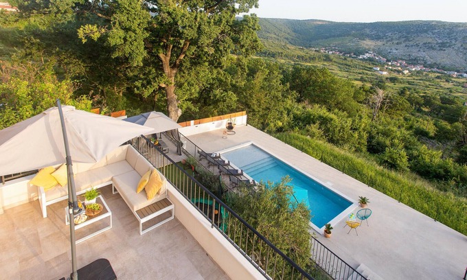 Split House | Gorgeous home in Srinjine with kitchen