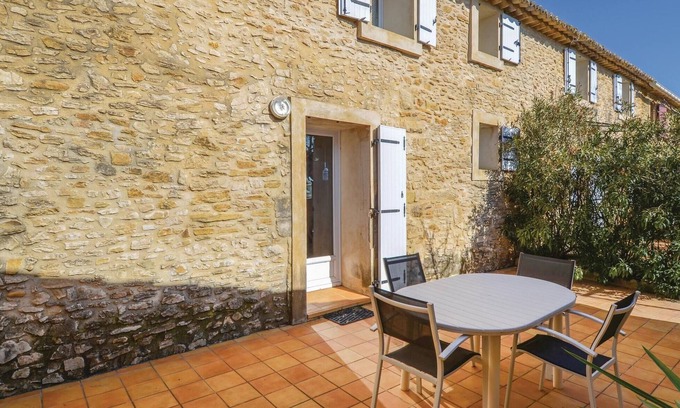 Venejan House | Gorgeous home in Vénéjan with kitchen