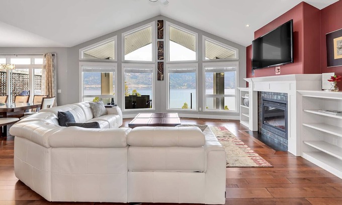 McKinley House | Gorgeous Kelowna Lakeview House with hot tub for Large Families