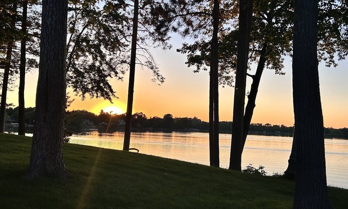 Crosby Cabin | Gorgeous lakefront cabin on popular Serpent Lake!