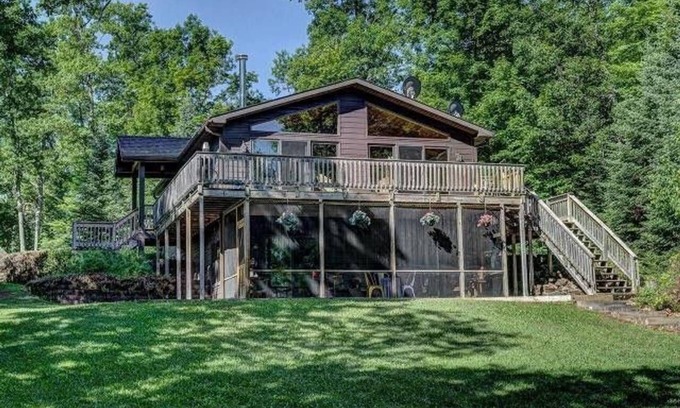 Minocqua Cabin | Gorgeous lakefront Minocqua home