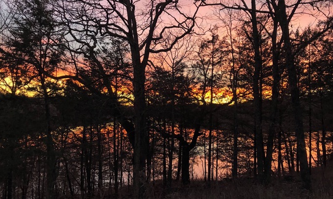 Omaha House | Gorgeous Loft 1 mile Cricket Creek Marina TableRockBranson firepit/grill retreat