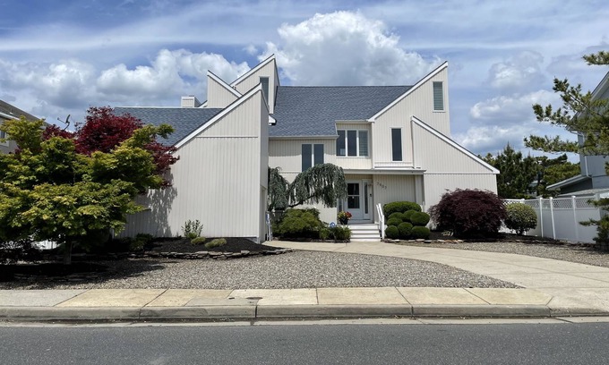 Margate City House | Gorgeous Margate Bayside home. Bring your boat, jet skis or just a toothbrush!