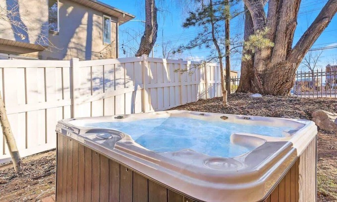 Midvale House | Gorgeous Modern Home in Ski Location! * Hot Tub *