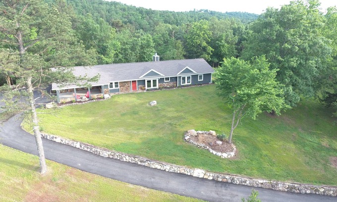 Hot Springs House | Gorgeous Mountain View, 6 Private acres, Close to Downtown!