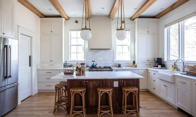 Belmont House | Gorgeous New Downtown Custom Home, Walk Everywhere, Pet Friendly, Kid Paradise!
