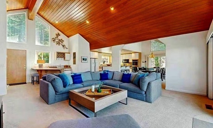 Truckee House | Gorgeous Northstar Home w/Central AC, Ping-Pong, Fireplace & Jetted Tub