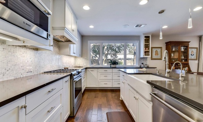 Allandale House | GORGEOUS/PERFECT VACATION HOME IN A PEACEFUL RESIDENTIAL AREA.