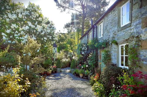 Winster House | Gorgeous romantic cosy cottage retreat with views
