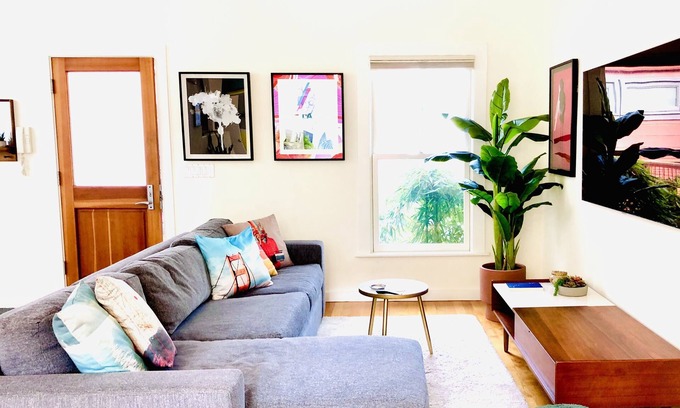 South of Market Cottage | Gorgeous SF 2-Bedroom 2-Bathroom Cottage, 2-Car Garage, Sun Deck & Patio in SoMa