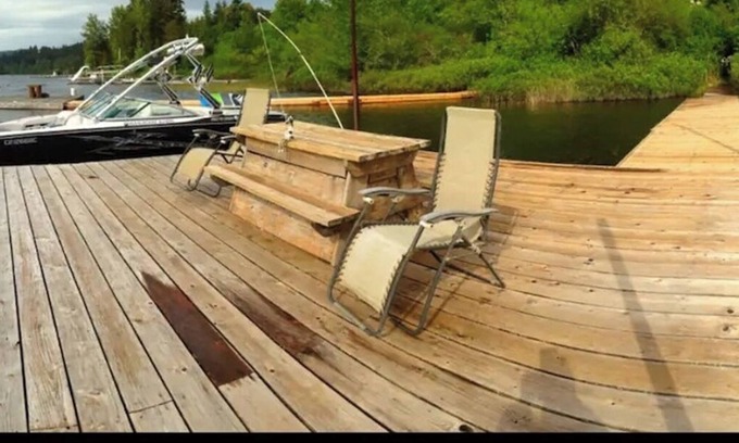 Shawnigan Lake House | Gorgeous Shawnigan sunsets from hot tub & dock
