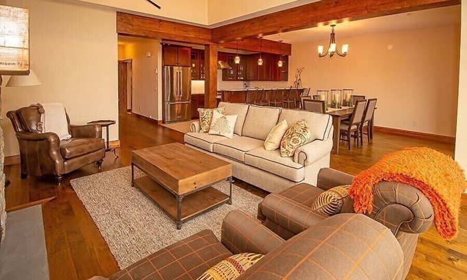 West Dover House | Gorgeous Slope side Ski-on/Ski-off townhome in the highly desirable TrailsEdge.