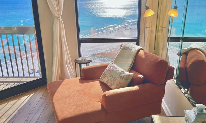 Destin Condo | Gorgeous Top Floor Penthouse! On The Beach! Amazing Views! Close To Everything!