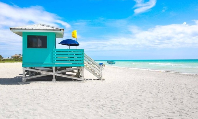 Venice Cottage | Gorgeous, updated, private stay minutes walk to beach, parks, and shopping