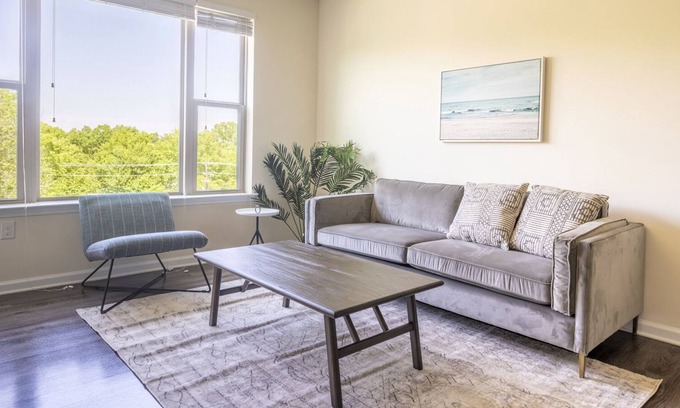 Durham Apartment | Gorgeous & Upscale 1BR w/ Balcony, Gym and Parking