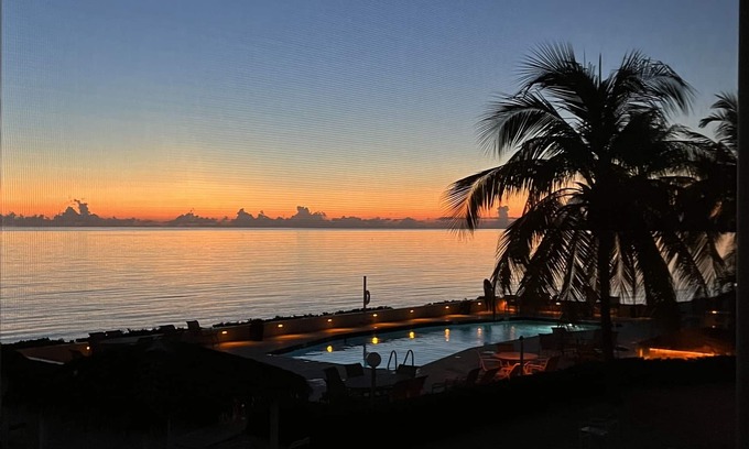 Seven Mile Beach Condo | Gorgeous View, Huge Beach,Pool & Hot Tub at Discovery Point Club Unit 34!