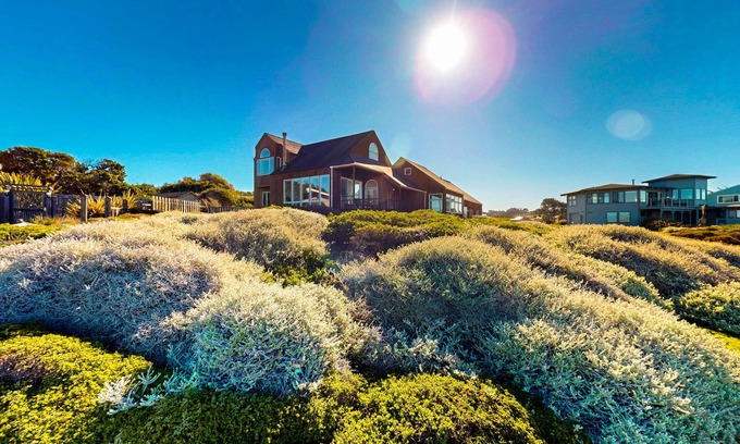 Fort Bragg House | Gorgeous waterfront home with easy beach access, free WiFi, & more