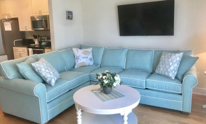 Midtown Ocean City House | GorgeousTownhouse,Beautiful Bay Views,1 block from Ocean, Free WiFi, linens inc.
