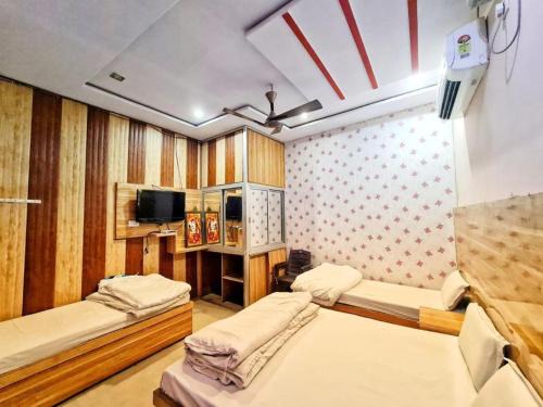 Mathura Hotel | Goroomgo Sangam Palace Guest house Mathura - Prime Location