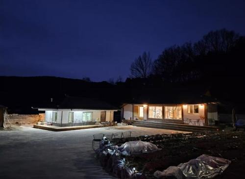 Goryeong House | Goryeong Wide House with a Large Yard