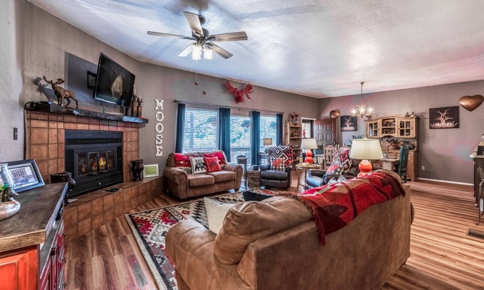 Alto Cabin | Gotch Eyed Moose | Pool + Tennis, Balcony, Views