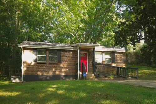 Clarksville House | Governors' Cozy Downtown Cottage