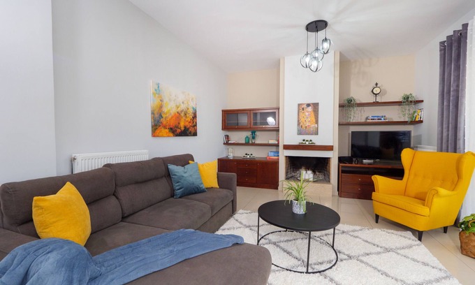 Heraklion Apartment | ★ GPK Bright & Stylish 4BR | Central Getaway | Free Parking