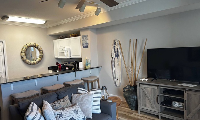 El Centro Beach Condo | GRAB these discounted early booking Fall and Winter special rates