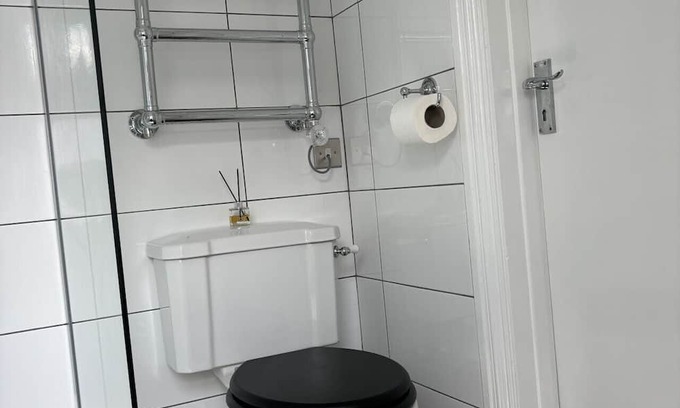 Tring Apartment | Grace`s Guesthouse Room 5