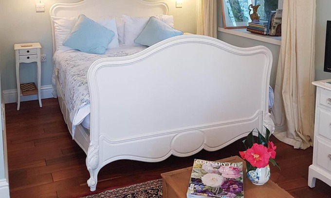 Lamorna Apartment | Grace's Studio at Lamorna Hideaway in the heart of the idyllic Lamorna Valley