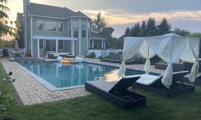 Southampton House | Gracious 6 Bedroom home with a backyard paradise minutes from Main Street