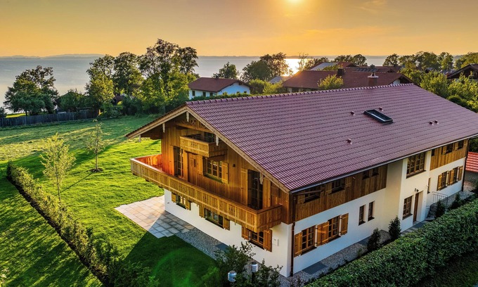 Chieming Apartment | "Graf Chiemo Suites" luyury living direkt am Chiemsee mit privatem Seezugang!