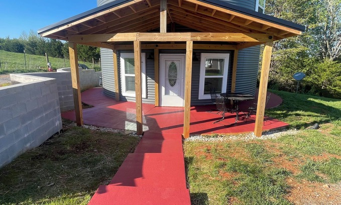 Rustburg House | Grain bin home 9 minutes to Lynchburg and Liberty