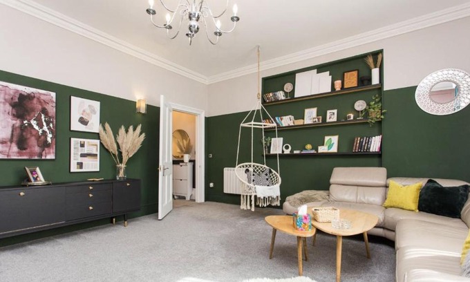 Canterbury Apartment | Grand Apartment in Historic Building with Free Parking