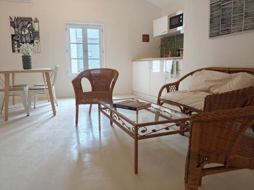 Chinon Apartment | Grand appart 2 chambres - Hyper centre - Calme