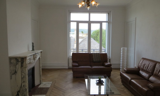 Lons-le-Saunier Apartment | Grand Appartement de Caractère